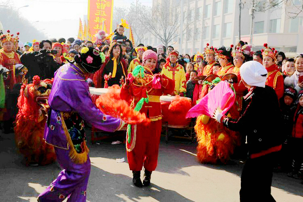 多国狂欢,国人的狂欢盛宴