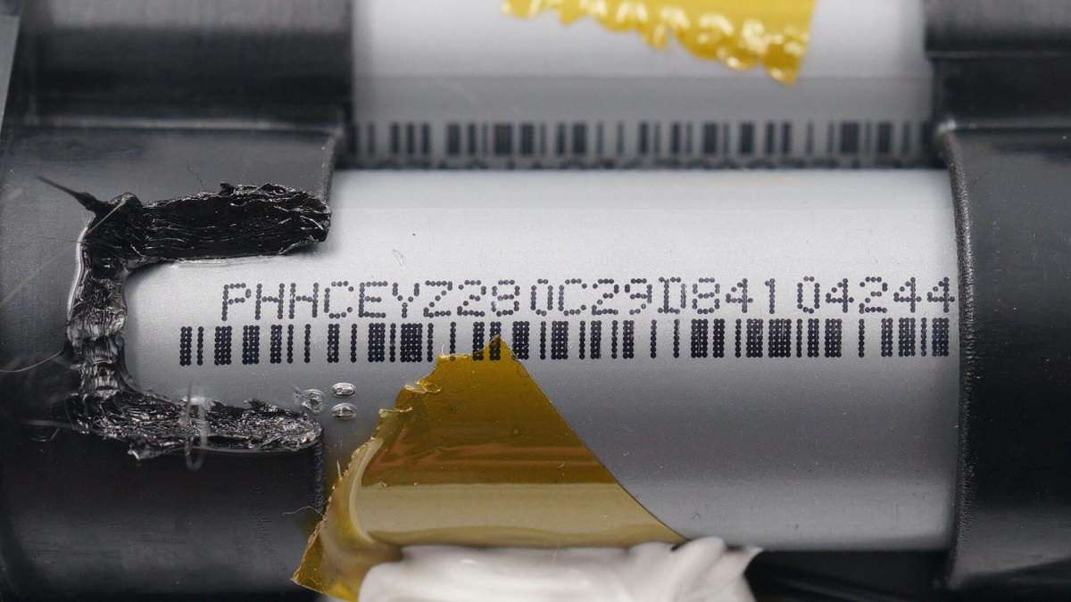 公牛便携式电源拆解,公牛1800w户外电源拆解