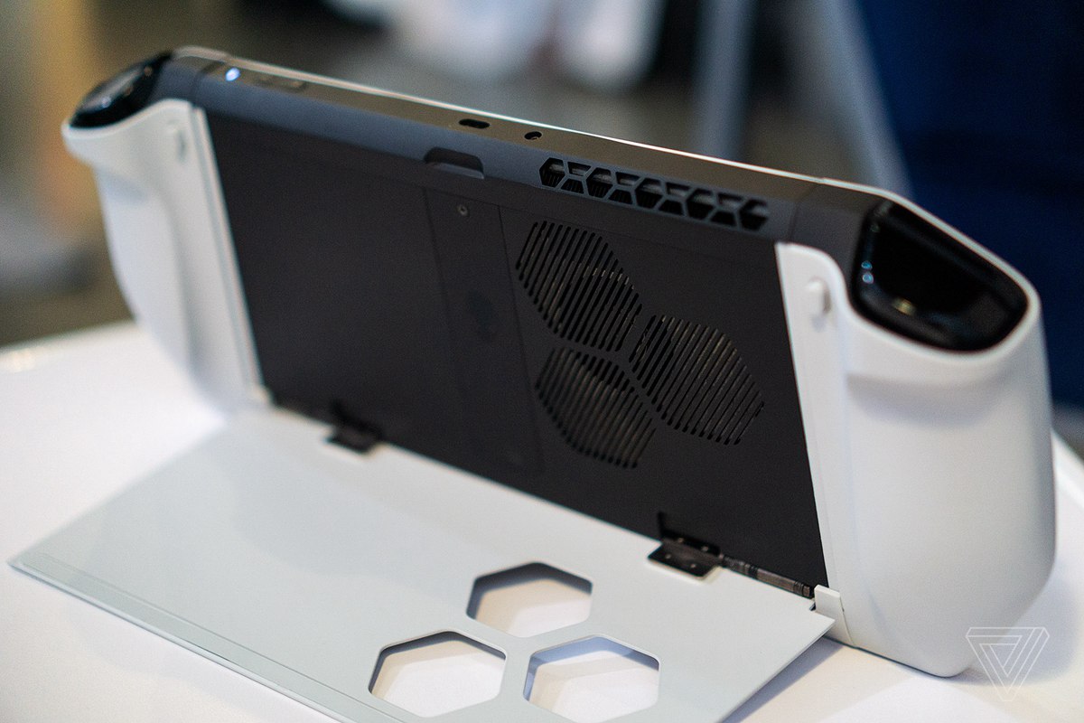 外星人最新款游戏电脑,外星人掌机可以玩什么游戏