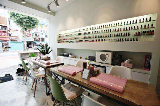 开店秘籍：我的美甲店拓展了个新项目，然后倒闭了……