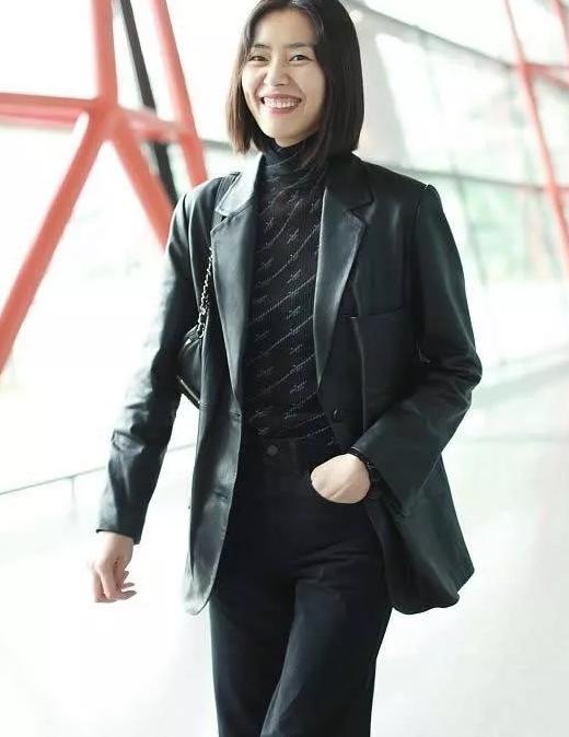 西装一穿就是最靓的仔,西装一穿都是大人