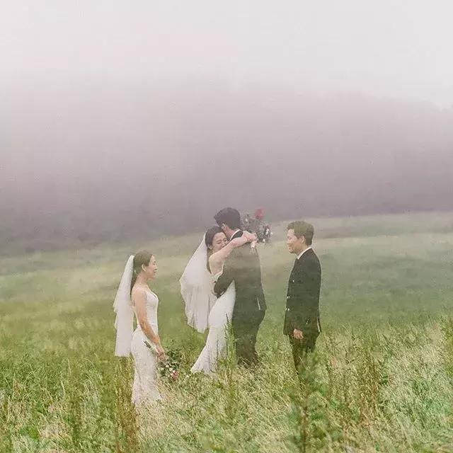 婚纱照就该这样拍才有大片的感觉,婚纱照小众风格这样拍也好看