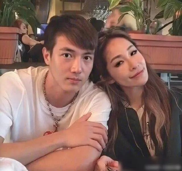 萧亚轩递麦心酸,你感受过萧亚轩的快乐吗