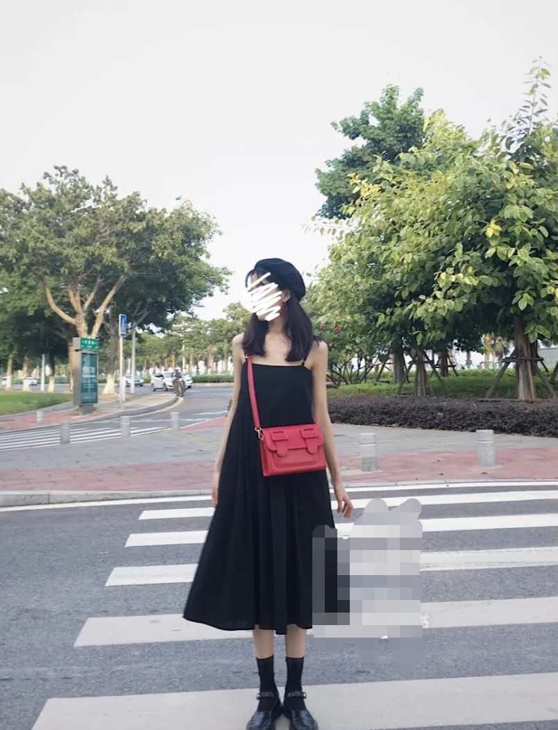 黑色裙子搭什么颜色的腰带,黑色裙子穿什么颜色裤袜好看