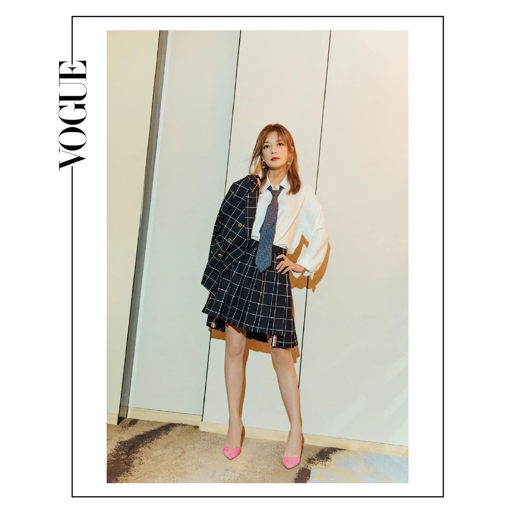 初秋百搭减龄学院风衬衫穿搭分享 (秋季学院风穿搭推荐)