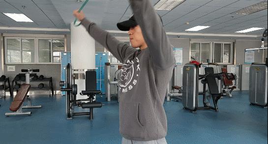 7个专门针对肩部训练的健身动作,最有效的肩部锻炼