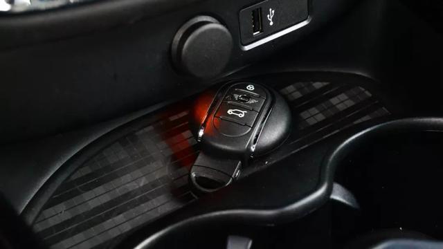 灵巧好开的车,中年女性宝马mini