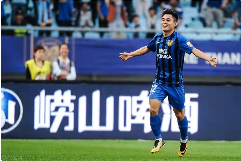 被足球耽误的表演艺术家,被足球耽误的网球运动员