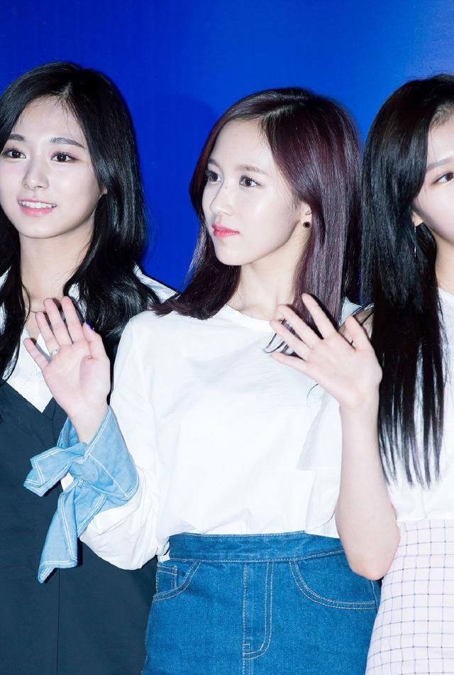 名井南是twice什么担当,twice名井南帅气