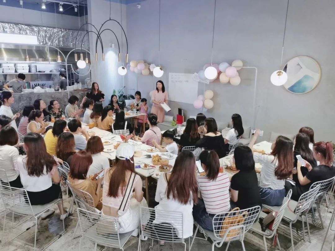 在朋友圈以外，微商是如何工作的？我采访了收入百万的她