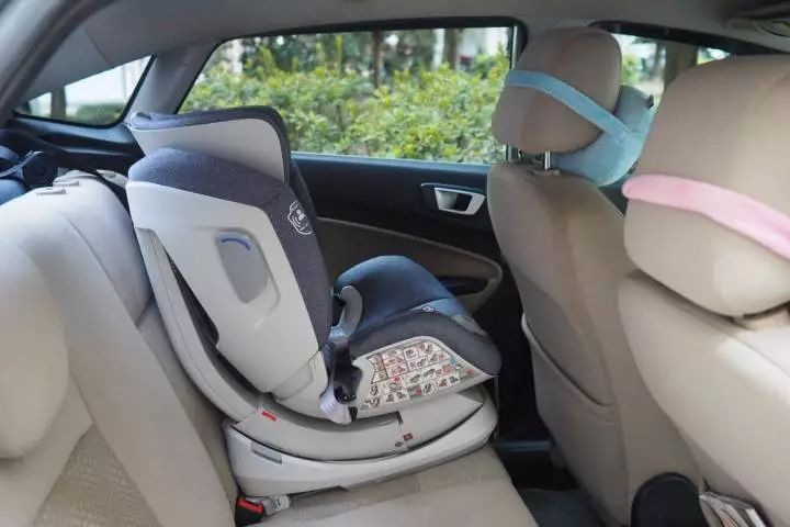 婴儿多大可以使用半躺安全座椅,安全座椅0-12岁可坐可躺测评