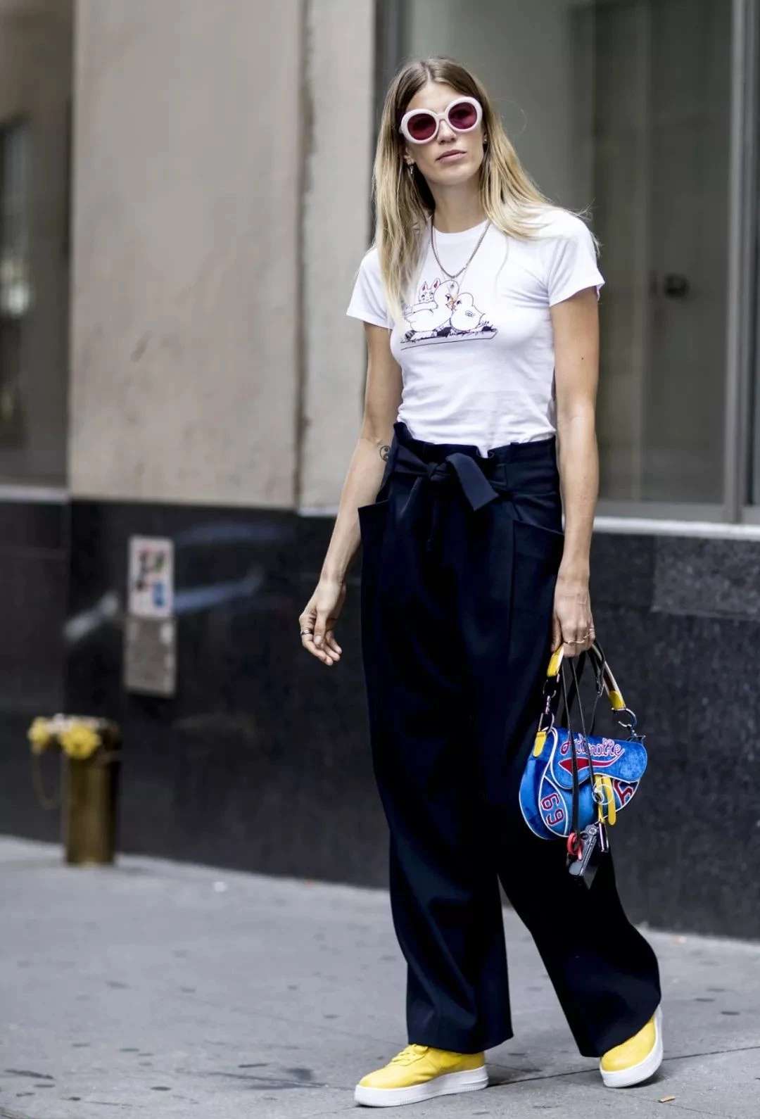 时尚风女人味十足选什么包,女人必备的几款经典包