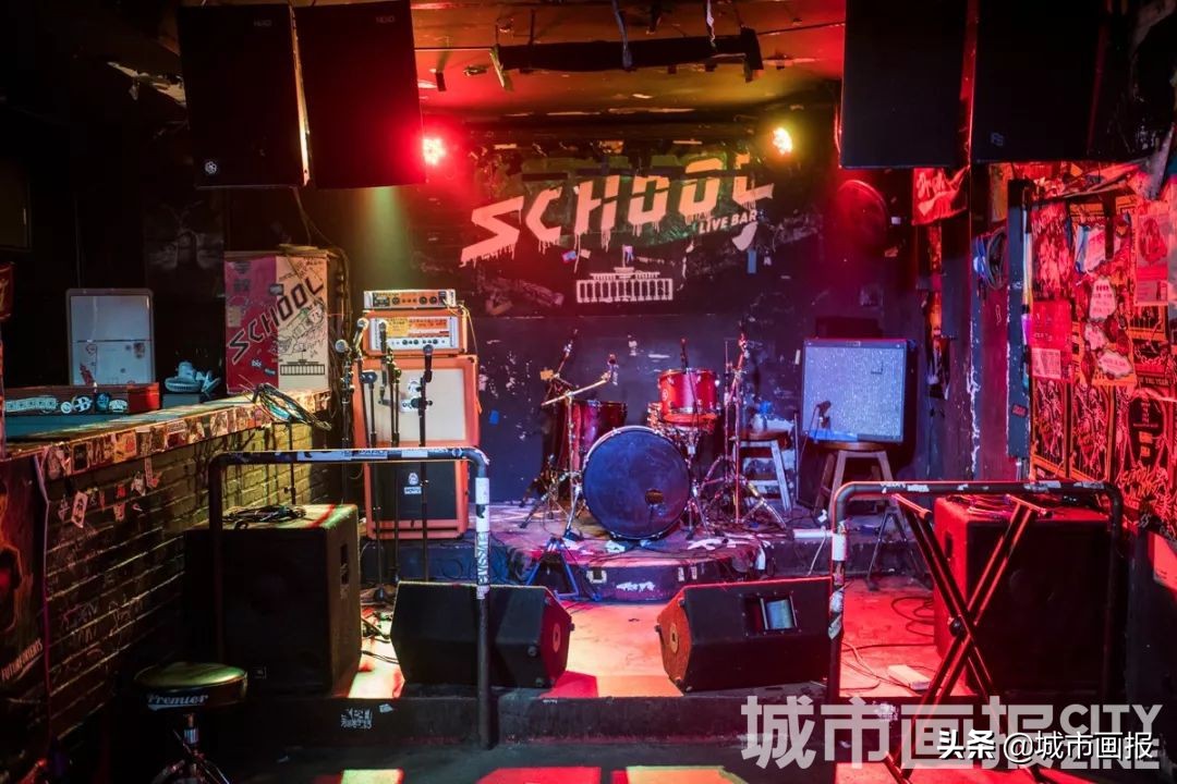 摇滚圈无人不知的“School”，凭什么吸引刺猬、盘尼西林等乐队？