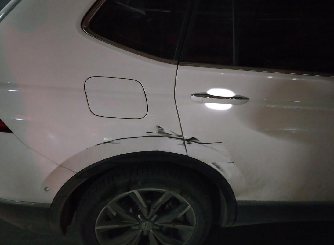 车辆剐蹭如何处理对方没有交强险,自己剐蹭车门可以走交强险吗