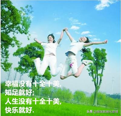 嘴角的笑掩饰心里的伤,虚伪的笑容掩盖背后的心酸