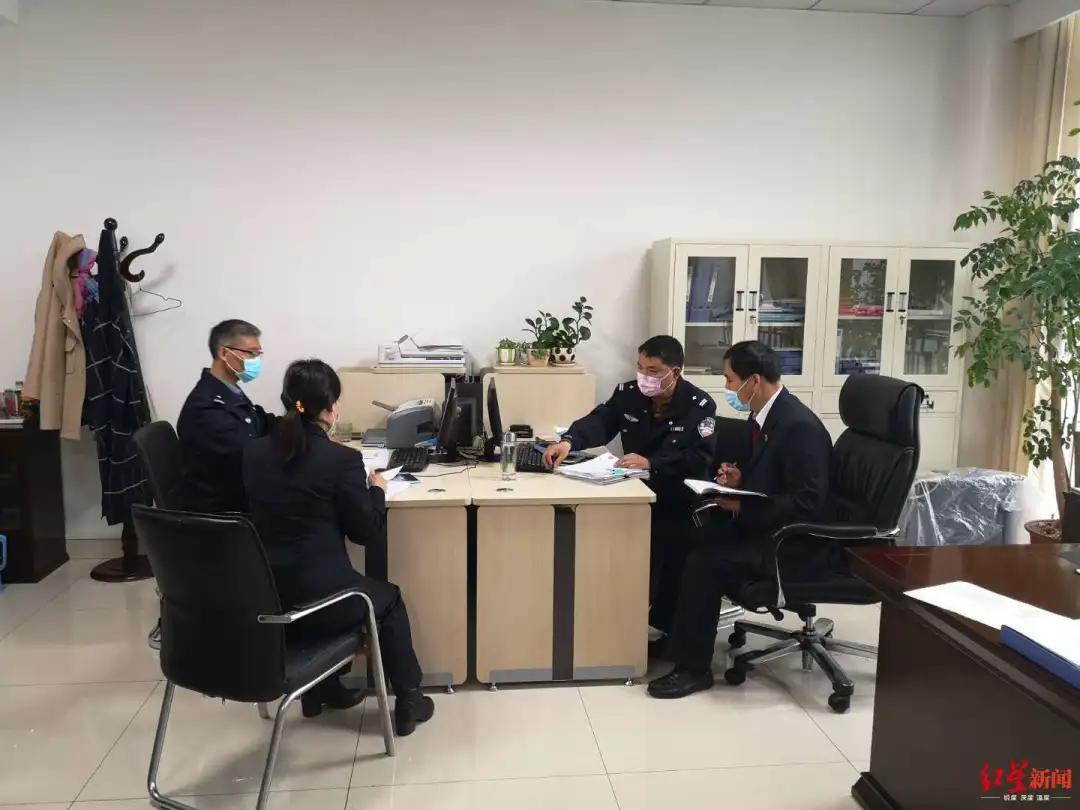 21岁男子戴口罩诈骗300万被抓,倒卖口罩被罚300万