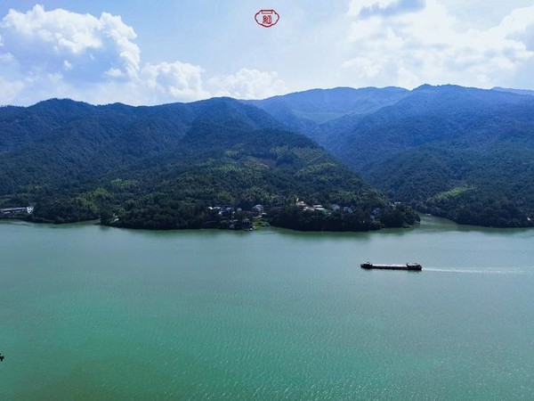 桐庐夜游富春山居景区,桐庐富春江夜游和白天游