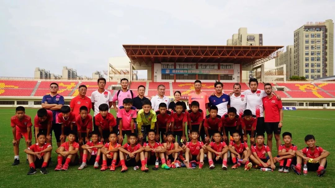 冲上中乙，是上海这家业余足球俱乐部成立十周年的最好礼物