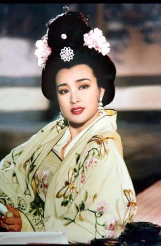 毛戈平如何为京剧旦角化妆全过程 (毛戈平为大圆脸女士化妆教学视频)