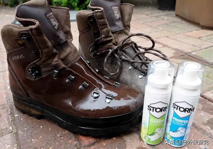 沙漠靴的正确清洗方式,登山靴脏了怎么清洗