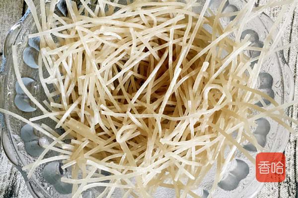 35年大厨告知煮鸡蛋时，牢记这一步，鸡蛋“自动”脱壳，超好剥