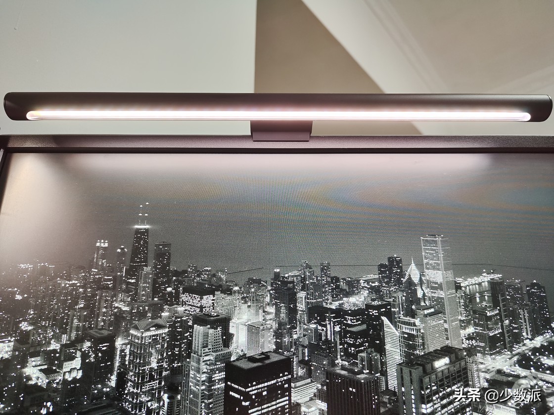 这也许是设备最多的桌面？我的「实用主义器材派」桌面分享