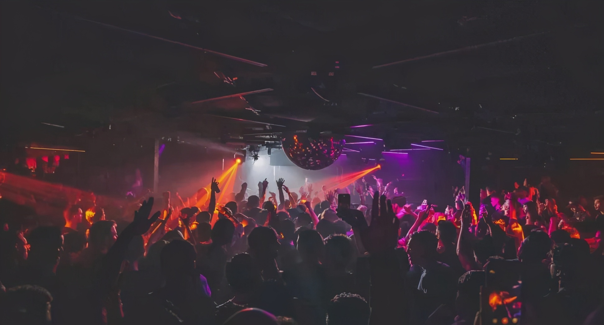 夜店越大越好？只装300人的小酒吧也能进全球百大