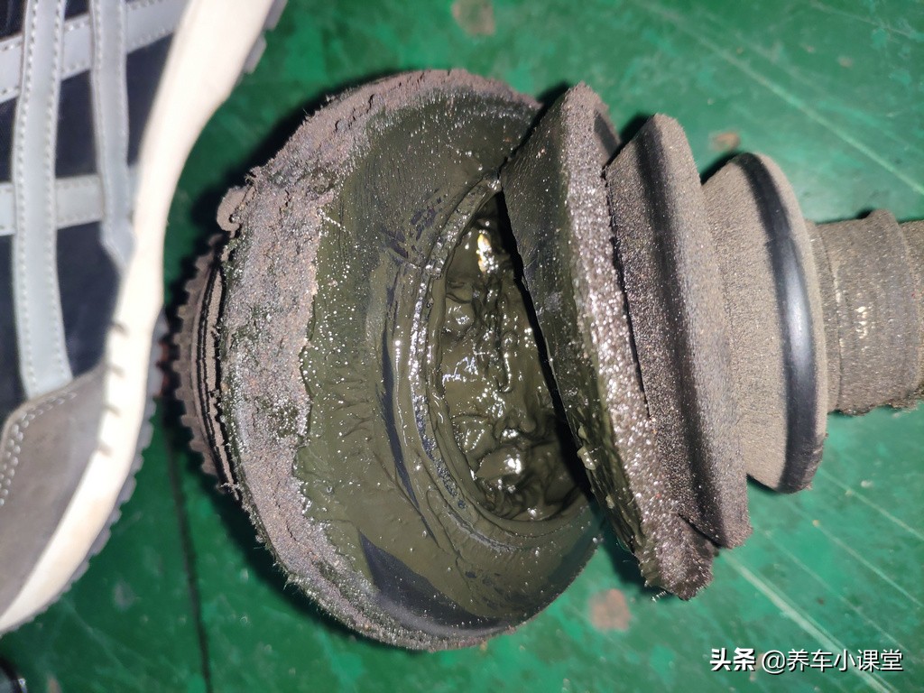 车轮遇到坑老是唧唧响怎么回事,前轮球头异响怎么回事