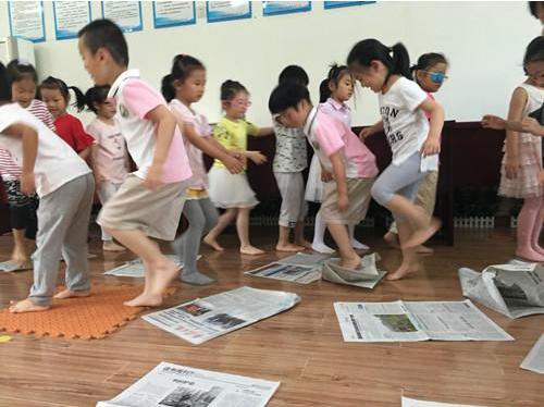 宝宝穿袜子有什么问题,孩子不愿穿鞋子袜子怎么办