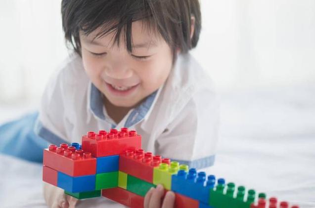 宝宝晚上老是哭怎么哄都哄不好,半夜宝宝大哭不止怎么都哄不好