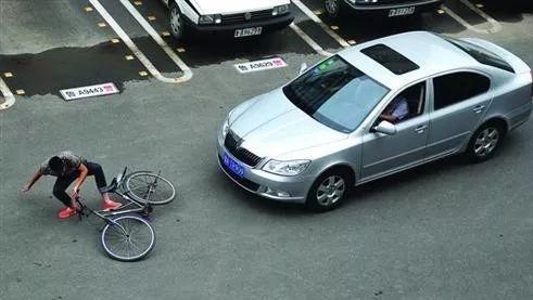 开车遇碰瓷的该怎么办,开车遇到碰瓷的怎么办原创