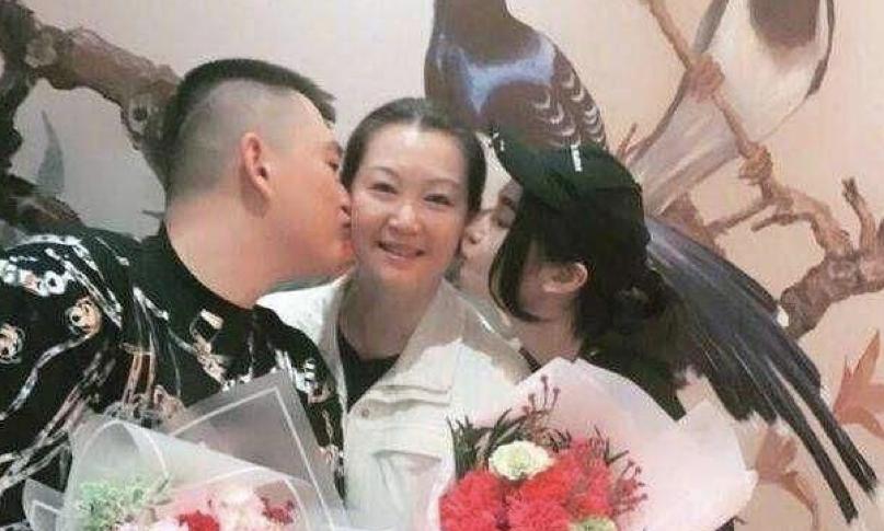 赵本山的私人飞机一年的费用多少 (赵本山私人飞机价值)