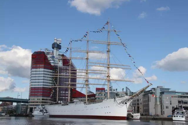 深夜除了晒烤串，还能晒太阳