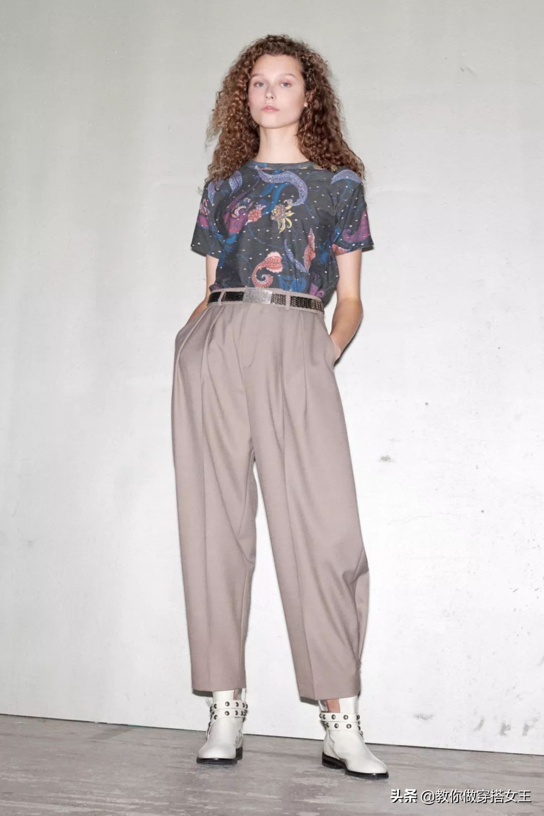 2020最潮搭配少不了这一条工装裤,初秋工装裤搭什么上衣