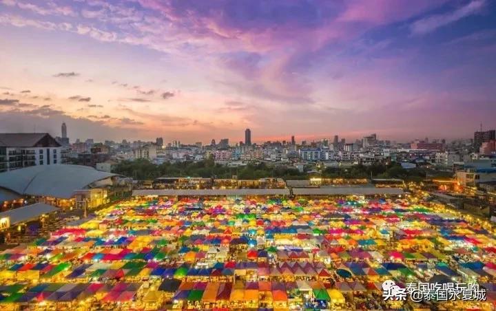 泰国小火车夜市美食攻略,泰国曼谷夜市街头美食