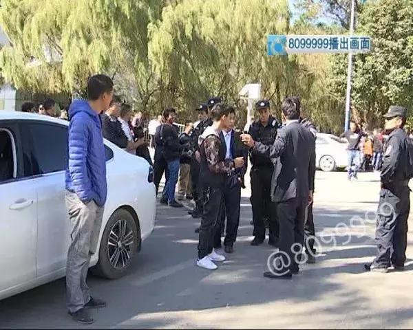 网约司机开车冲进滇池 (网约车司机把车开进滇池)