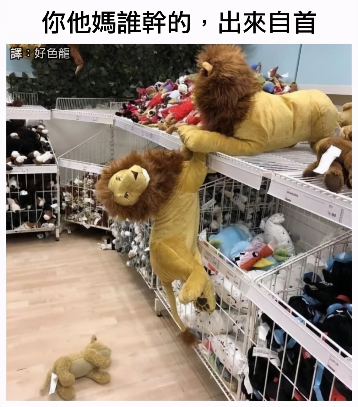 穿恨天高坐地铁的社死现场，两位男士都不忍看这次“崴脚表演”