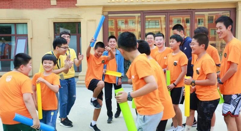 军事夏令营锻炼孩子吃苦耐劳,铁旅童军少年特种兵夏令营