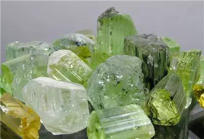 玉石鉴别最简单方法原石,沱江玉石原石的鉴别