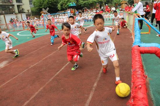 足球嘉年华点燃孩子们的运动热情,足球儿童节活动