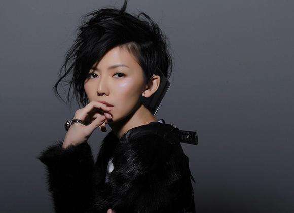 孙燕姿巅峰时期退出歌坛三次,2003年孙燕姿告别演唱会完整版