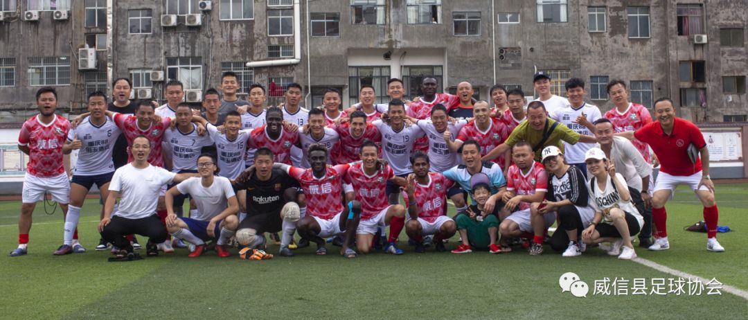 三市镇的足球比赛,我县首次举办全国县域足球赛事