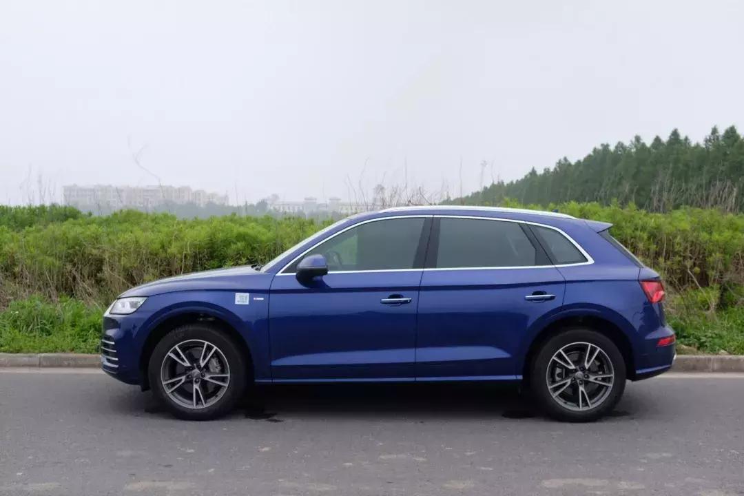 奥迪q5lsportback45tfsi豪华型,奥迪q5l和q5lsportback