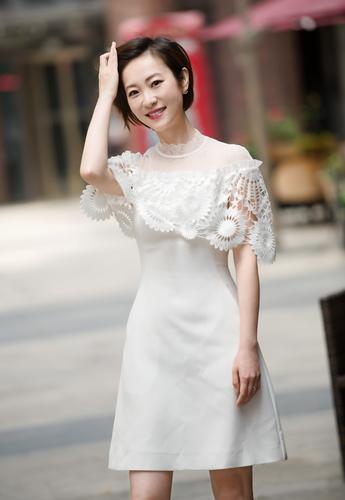 神秘女子天团,神秘团长带美女直播