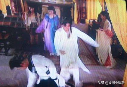 他在86版西游记片酬最高，曾被谢霆锋张卫健打住院，今卖卤肉为生