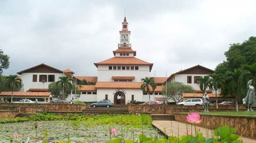 自己长得不白净，还敢歧视非洲人，这就是印度的民族解放运动领袖