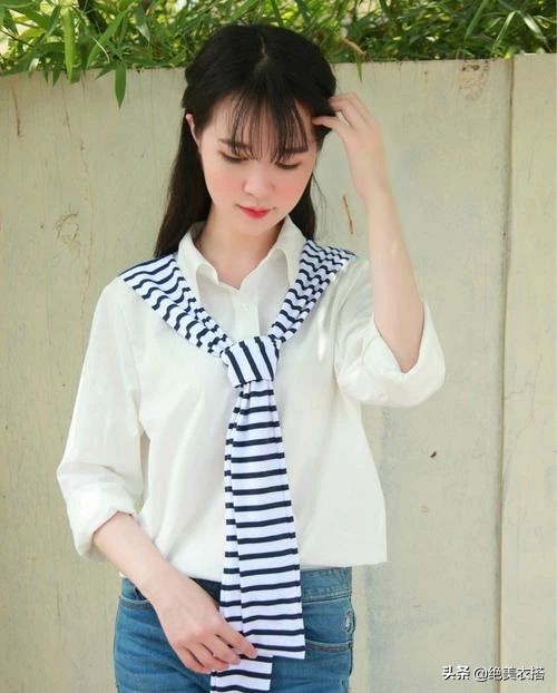 女性如何将条纹衫穿出时髦感,显瘦简约经典条纹衫的万能搭配法