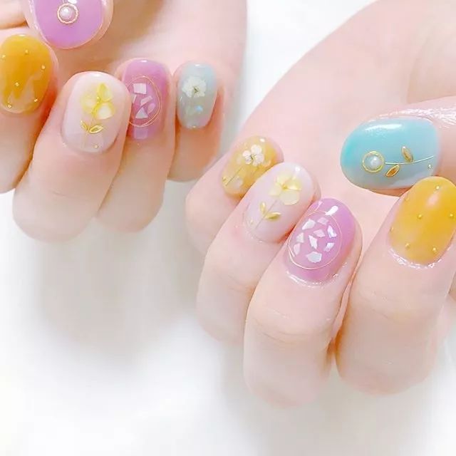 粉嫩渐变果冻唇,无美颜无滤镜的果冻甲