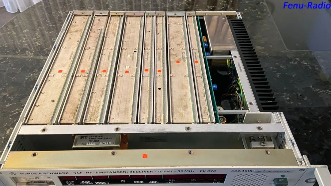 令人垂涎的模块化设计|重达23公斤罗德施瓦茨商用级接收器EK070
