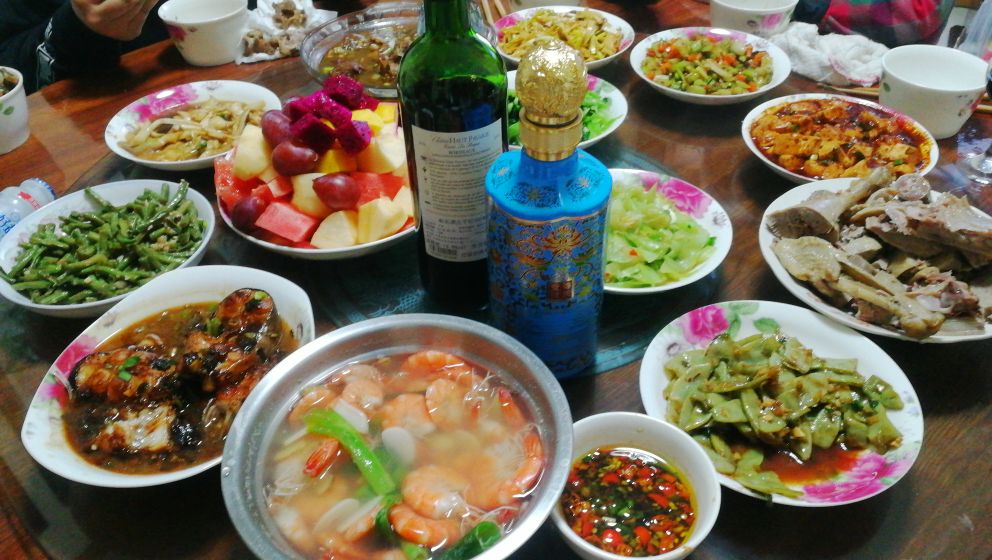 中秋国庆双节快乐丰盛的家宴,国庆中秋双节同庆晚餐